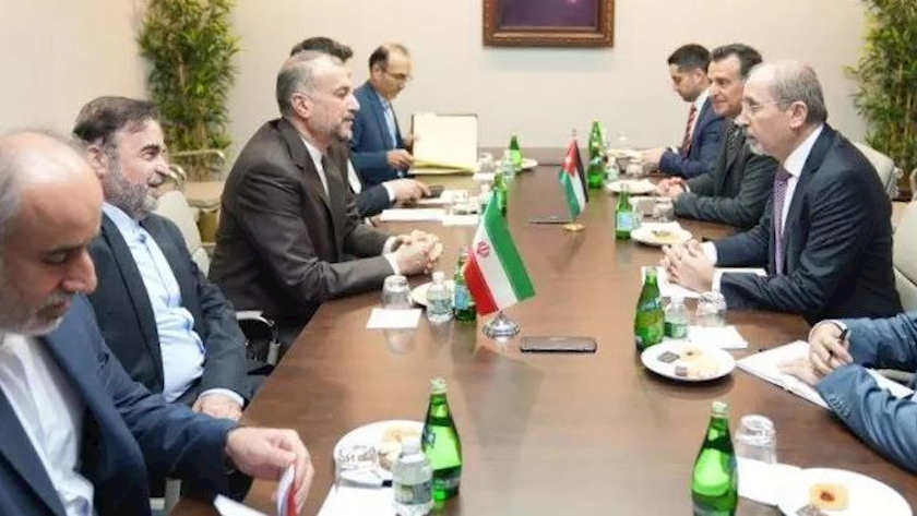Iranpress: Iran, Jordan FMs discuss regional issues, including situation in Syria
