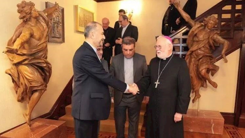Iranpress: Iran FM Vatican secretary for relations meet in New York