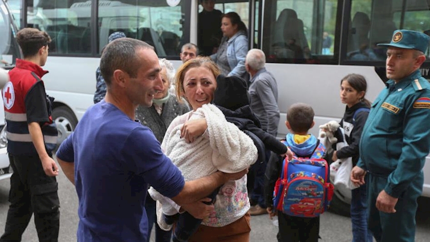Iranpress: Refugees rush into Armenia ahead of Aliyev, Erdogan talks   