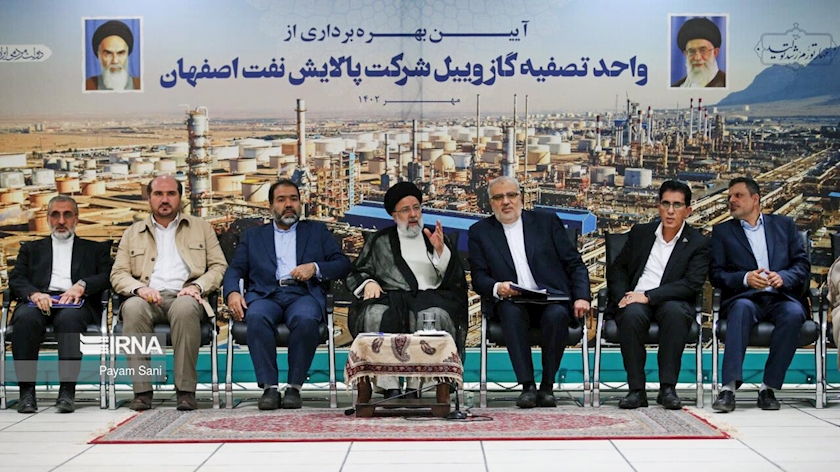 Iranpress: Isfahan Refinery’s Diesel Hydrotreating Unit comes online in presence of President