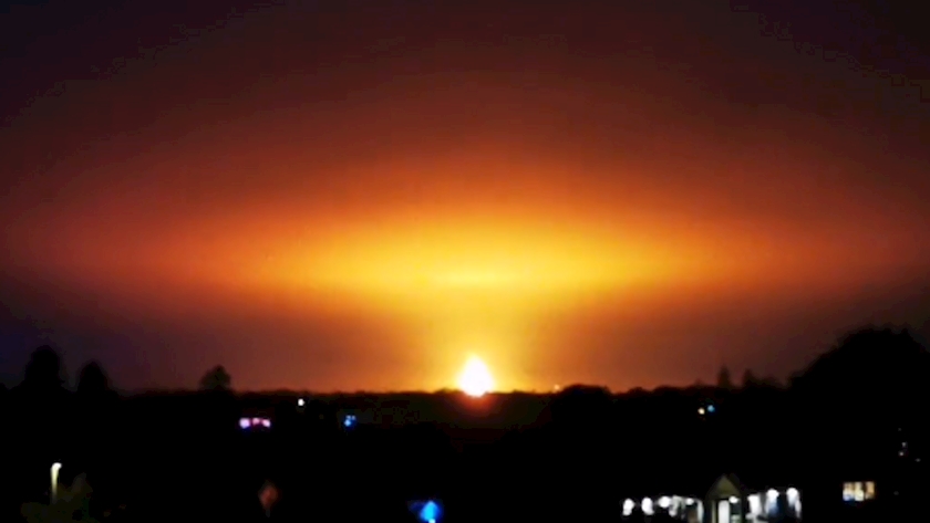 Iranpress: Lightning strike causes explosion in Oxfordshire, England