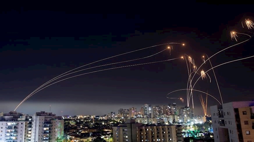 Iranpress: Palestinian Resistance fires more than 100 rockets at Ashkelon