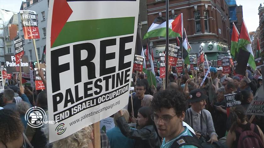 Iranpress: Operation Al-Aqsa Flood: Londoners protest in front of Israeli embassy