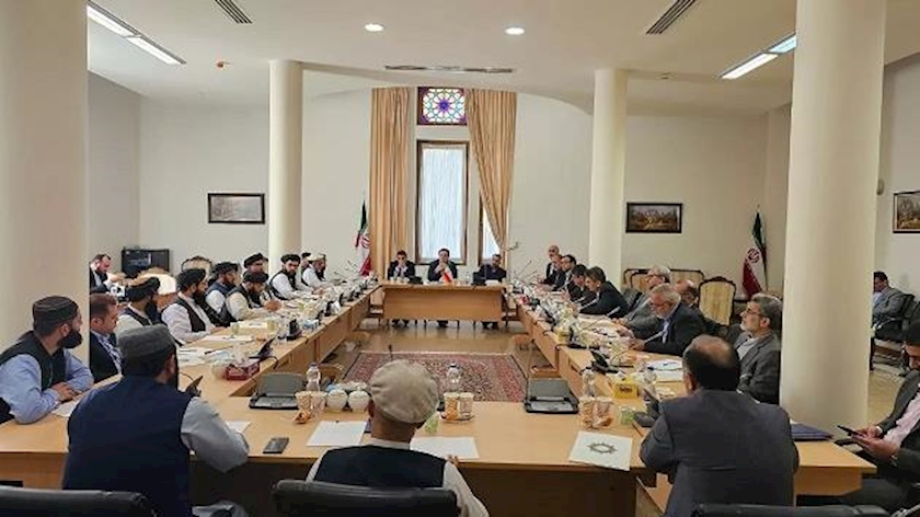 Iranpress: Tehran calls on Kabul to halt influx of illegal Afghans into Iran