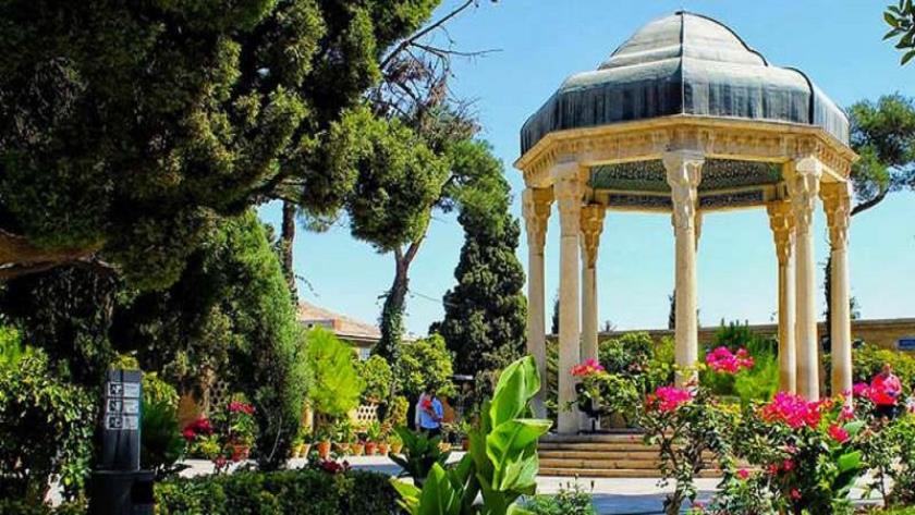 Iranpress: Iranians mark Hafez Day to commemorate great Persian poet 