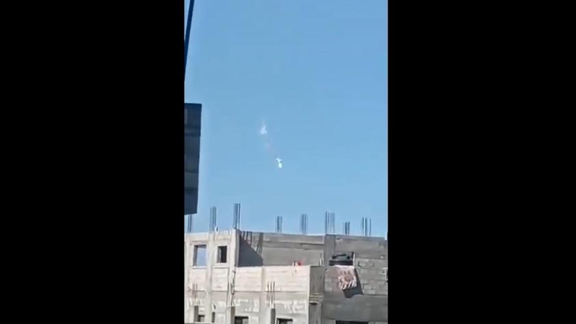 Iranpress: Video shows Palestinian shooting down Israeli fighter jet