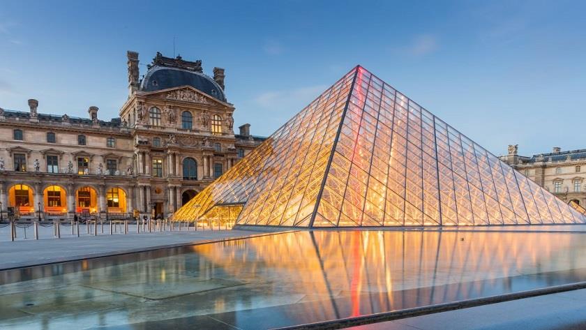 Iranpress: Louvre Museum in Paris evacuated for security reasons