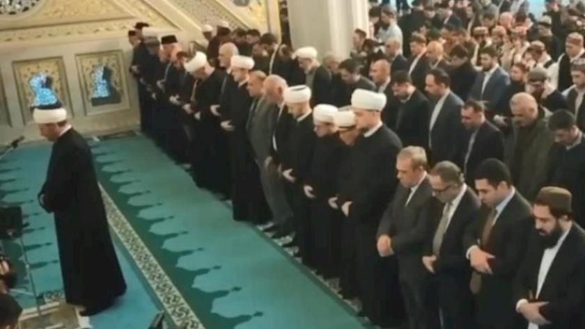 Iranpress: Muslims pray for the Palestinian victims in the Moscow Grand Mosque
