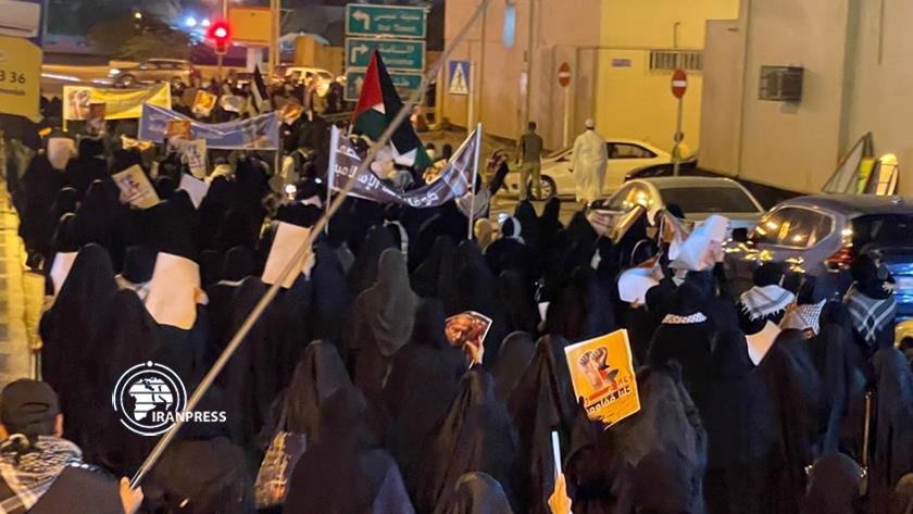 Iranpress: People in Bahrain protest against Israeli war crimes