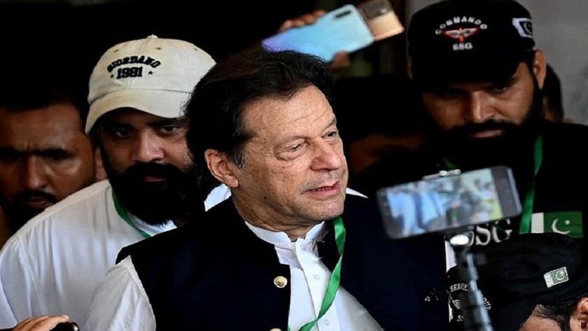 Iranpress: Pakistan court indicts Imran Khan for divulging state secret 