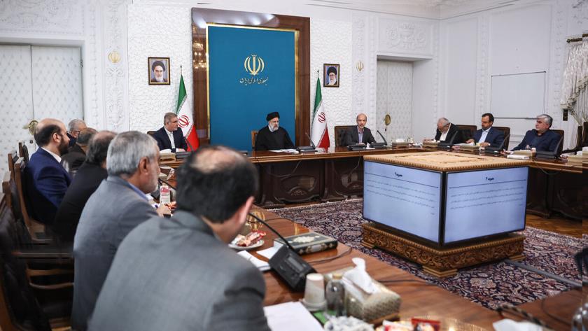 Iranpress: Iranian Pres. urges strategies for optimizing energy consumption