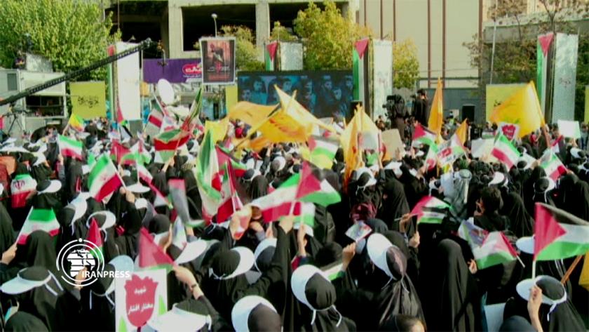 Iranpress: Students in Iran capital hold rally against Israeli crimes 