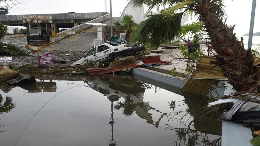 Iranpress: Hurricane Otis hits Mexico