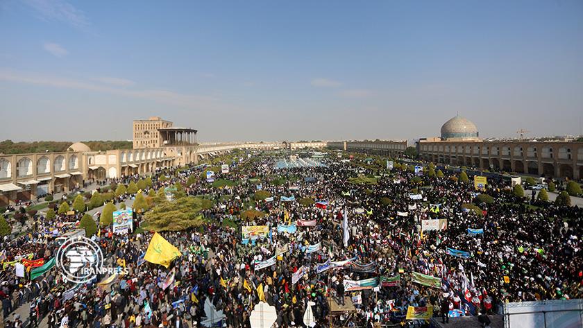 Iranpress: People of Isfahan stage massive anti US-Israeli rally