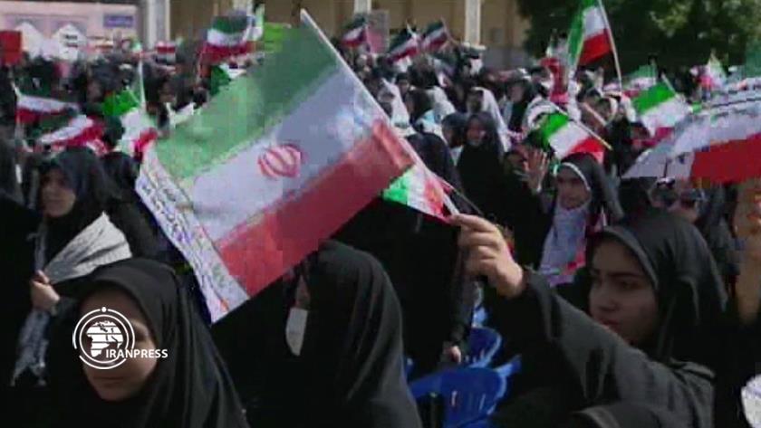 Iranpress: Iranian students hold gathering in Shiraz