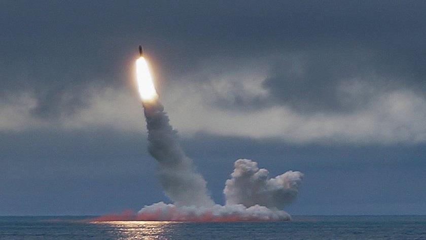 Iranpress: Russia tests intercontinental missile from its news nuclear submarine