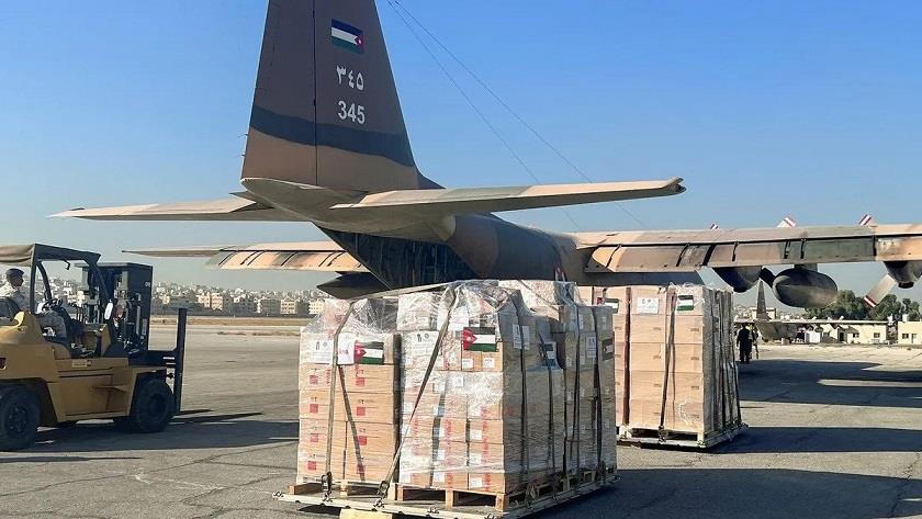 Iranpress: Jordan delivers medical aid into Gaza via airdrop