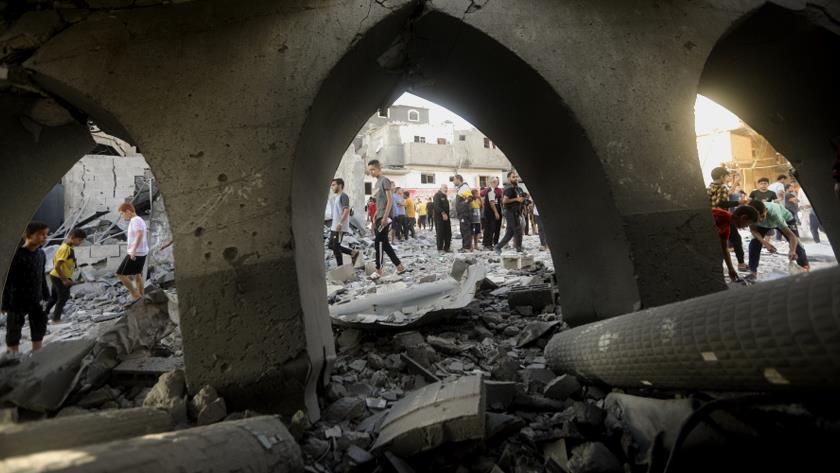 Iranpress: Zionists bombardment demolishes another 4 mosques in Gaza