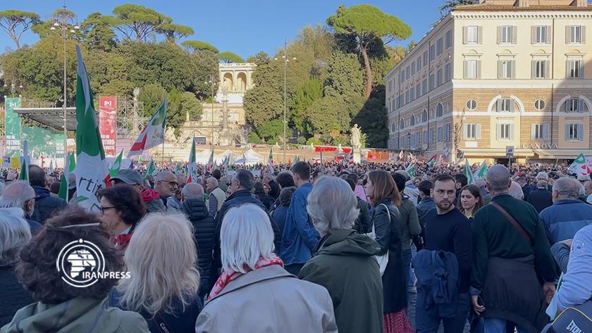 Iranpress: Italians protest against poor economic condition 