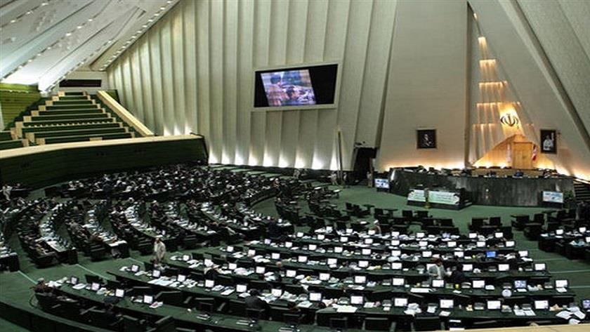 Iranpress: Iranian parliamentary delegation heads to Russia