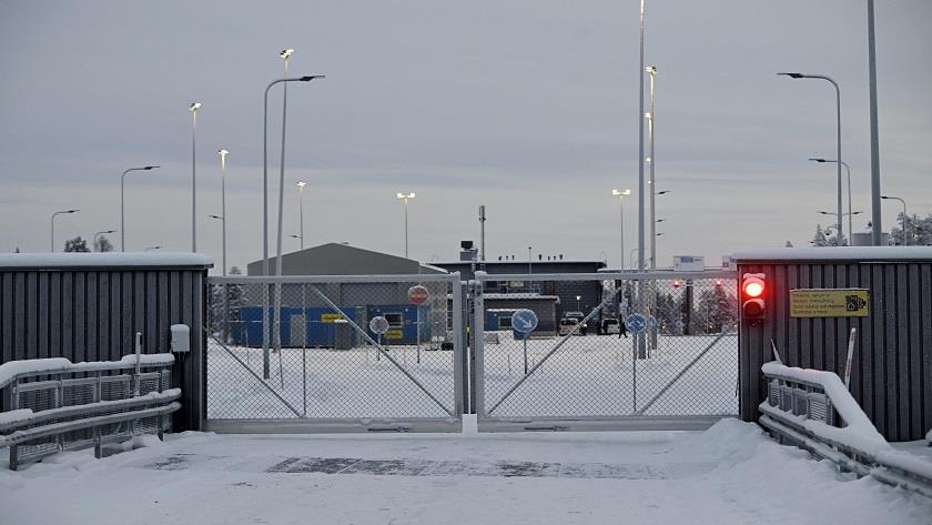 Iranpress: Finland closes borders with Russia as tension over asylum seekers rises