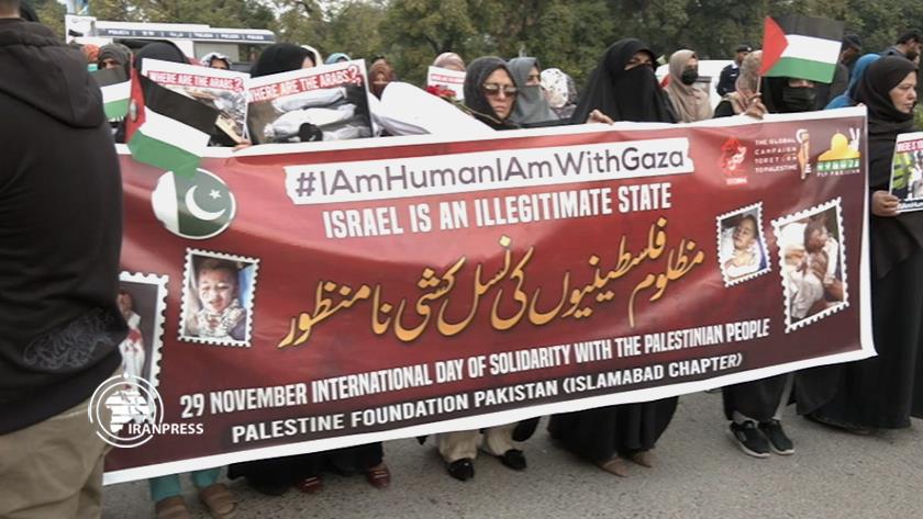 Iranpress: Pakistani women protest against the atrocities of the Israeli regime