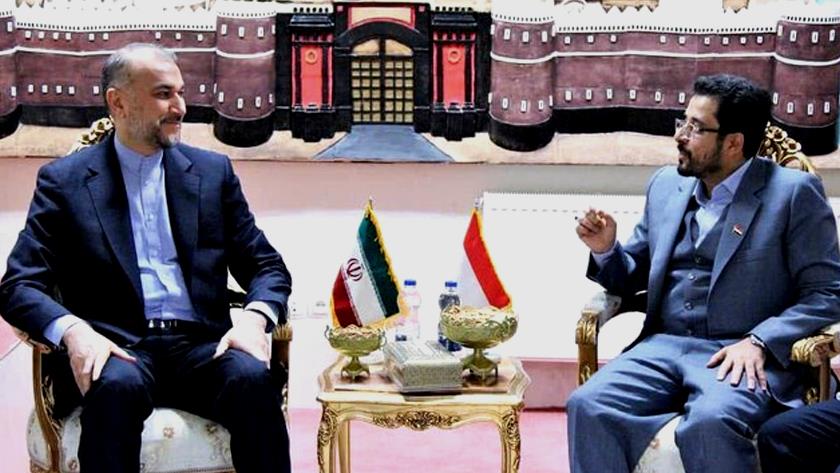 Iranpress: Iran FM meets Yemeni Ambr. to discuss Palestine