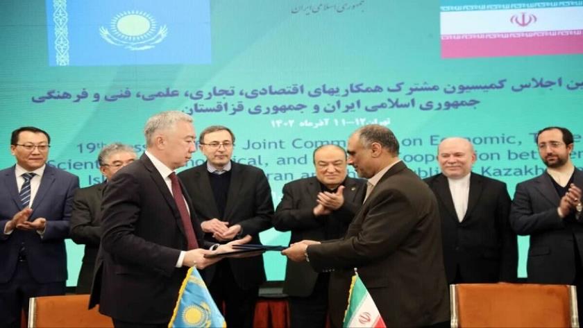 Iranpress: Iran, Kazakhstan to boost bilateral trading coop