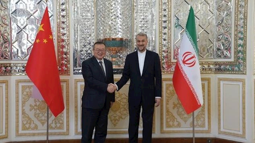 Iranpress: Bilateral cooperation; focus of meeting between Iran