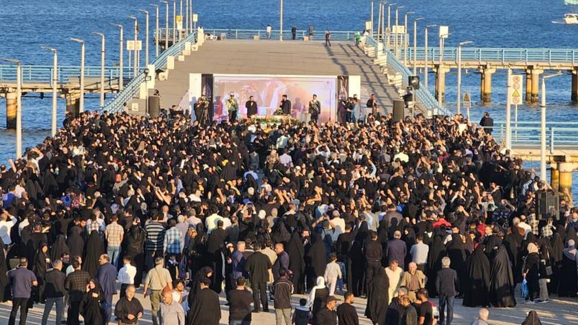 Iranpress:  Funeral ceremony for Martyrs held in Kish 