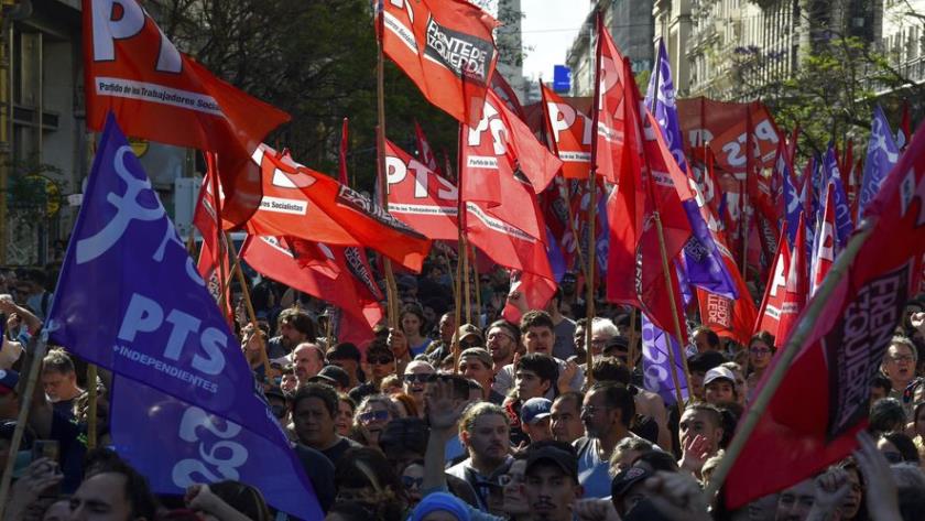 Iranpress: Thousands of Argentinians protest against economic austerity plans