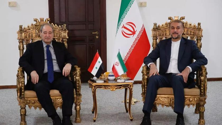 Iranpress: Iranian, Syrian top diplomats meet in Tehran