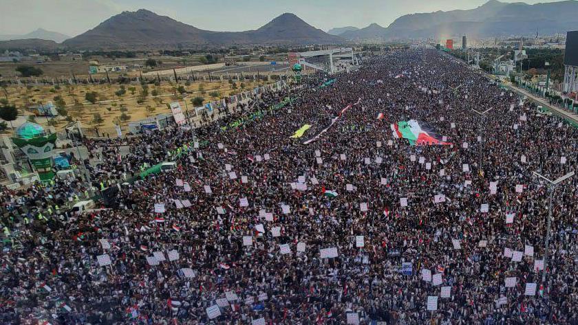 Iranpress: Yemenis hold demonstration in solidarity with Gaza 