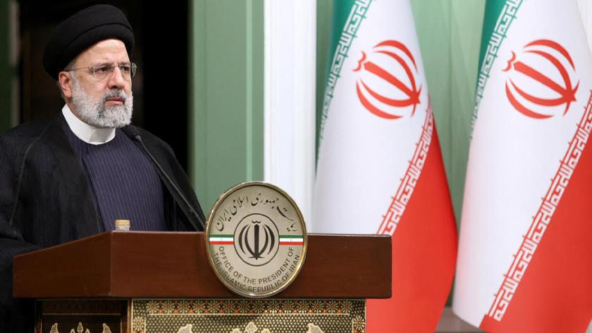 Iranpress: Iranian President congratulates New Year to Christian people, countries