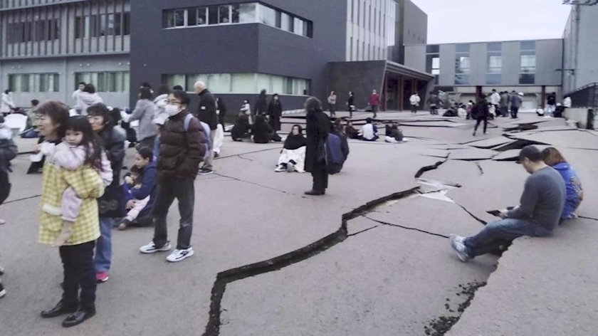 Iranpress: Tsunami warning after 7.6 M earthquake strikes Japan