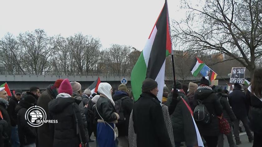 Iranpress: Supporters of Palestine hold rally in Berlin