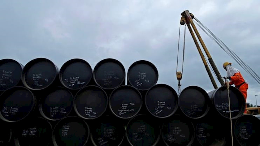 Iranpress: Oil slides as Saudi price cuts and incresing OPEC output