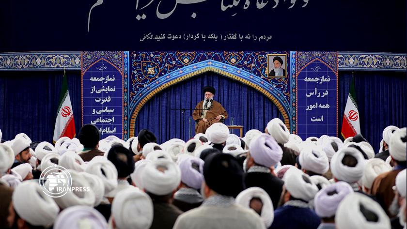 Iranpress: Ayatollah Khamenei receives Friday prayers leaders