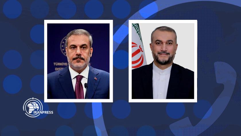 Iranpress: Tehran, Ankara urge boosting brotherly ties in region