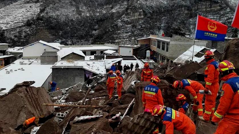 Iranpress: China: Landslide buries 47 people