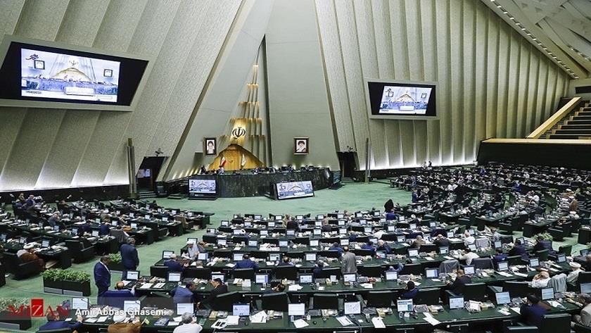 Iranpress: Parliament members laud IRGC for launching Sorayya satellite