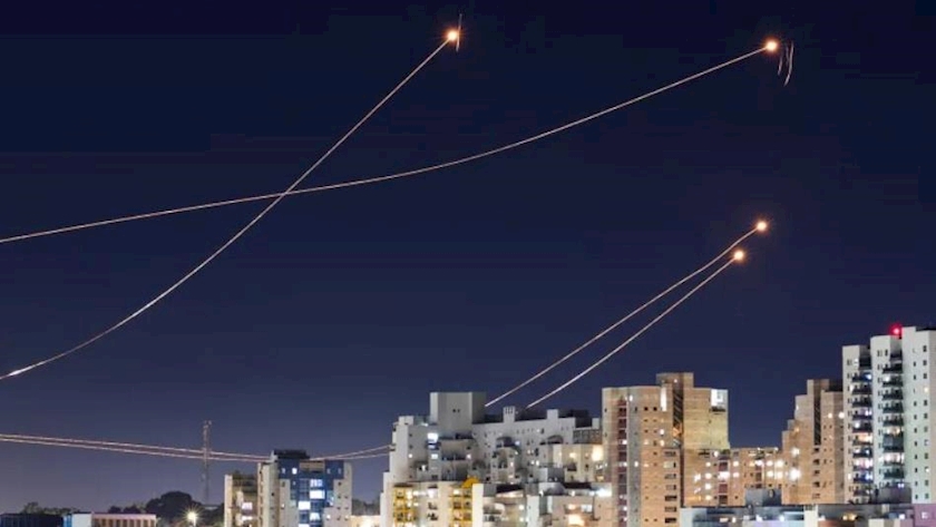 Iranpress: Hamas targets Tel Aviv with a barrage of missile