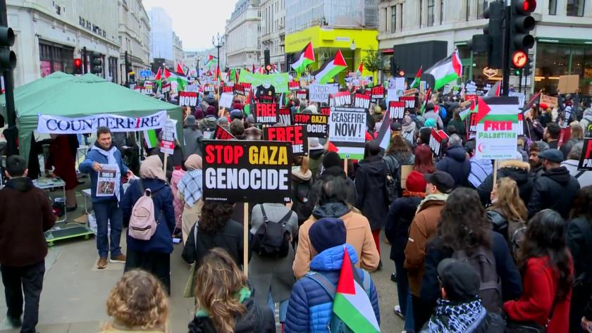 Iranpress: Palestine supporters protest the way BBC covers Gaza war