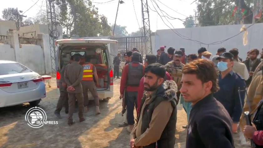 Iranpress: Terrorists kill 10 police injure six other in NW Pakistan