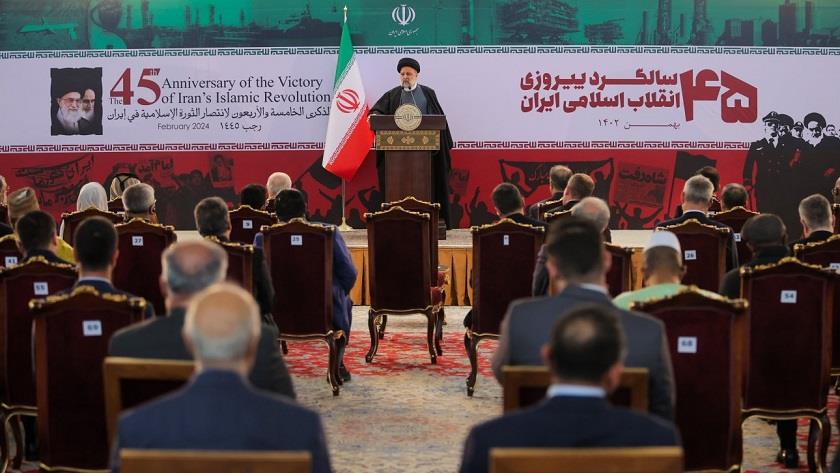 Iranpress: Raisi: Iran not leaving negotiation table