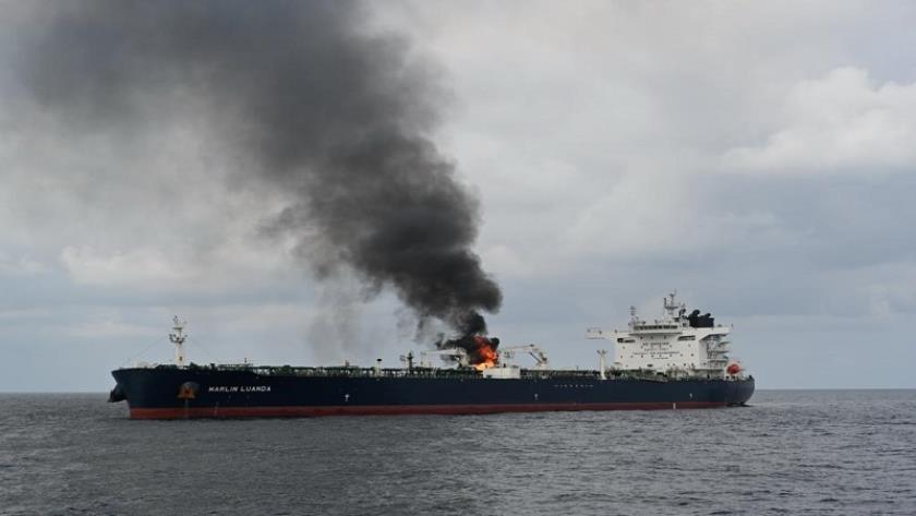 Iranpress: Vessel hit near Yemen