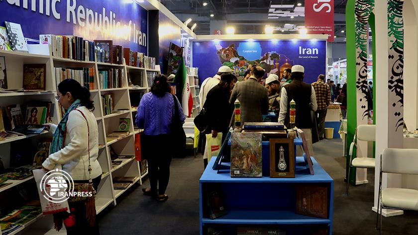 Iranpress: Indian book-lovers visit Iran