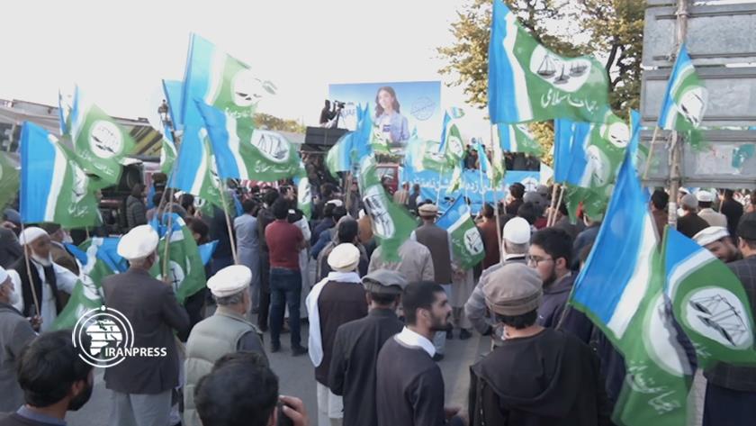 Iranpress: Protest held against alleged rigged elections in Pakistan 
