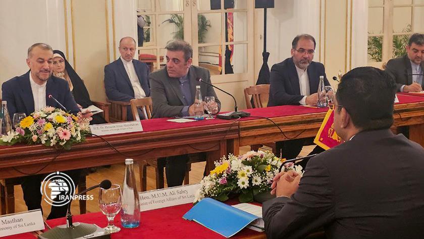 Iranpress: Iran, Sri Lanka FMs confer on bilateral relations
