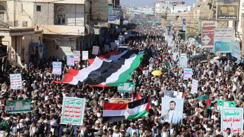 Iranpress: Yemenis hold Pro-Palestinian rally in Sana
